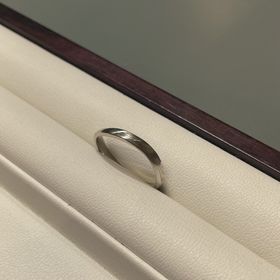 【杢目金屋(もくめがねや)の口コミ】 江戸時代に刀の鍔を作る際の技法を復活させて作られた指輪であること、木…