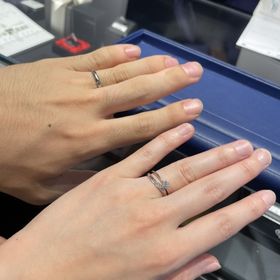【銀座ダイヤモンドシライシの口コミ】 少しダイヤが入ってるところが可愛いと思いました。また指輪の形も変わっ…