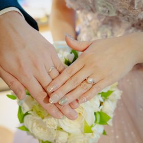 【ケイウノ ブライダル(K.UNO BRIDAL)の口コミ】 エンゲージリング石がパールになっているのがこだわりポイントです。
誕生…