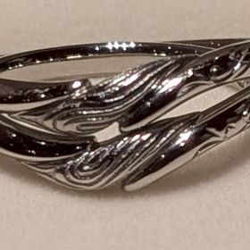 【ケイウノ ブライダル(K.UNO BRIDAL)の口コミ】 指輪のデザインは、お店の方と一緒に話をしながら、私たちの入れたい要素…