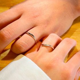 【銀座ダイヤモンドシライシの口コミ】 指輪のデザインはシンプルで、自分の指の形に合うような指輪を選びました…