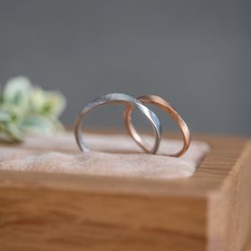 【Cayof(カヨフ)の口コミ】 シンプルながらも個性のあるデザインが多く、色や仕上げ方によってかなり…