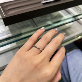 【アイプリモ(I-PRIMO)の口コミ】 ストレートでシンプルな指輪を探していました。
シンプルかつ他にないダイ…