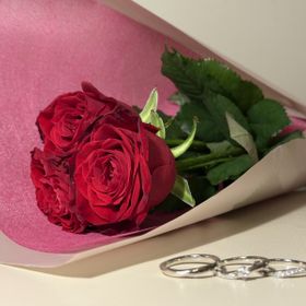 【アイプリモ(I-PRIMO)の口コミ】 セットリングで婚約指輪と結婚指輪を同時につけた時に、ウェーブ感やダイ…