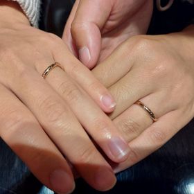 【ケイウノ ブライダル(K.UNO BRIDAL)の口コミ】 色がピンクゴールドになっていてお肌への馴染みがとてもよく、裏にもオリ…