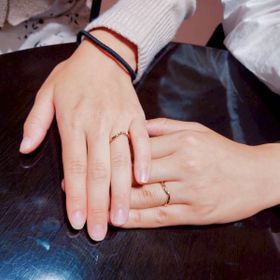 【ケイウノ ブライダル(K.UNO BRIDAL)の口コミ】 真っ直ぐではなく、指輪の形もこだわりました。よくあるシルバーではなく…