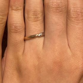 【ケイウノ ブライダル(K.UNO BRIDAL)の口コミ】 王道なプラチナ色の指輪のつけ心地を確かめてみたかったからです。ただし…
