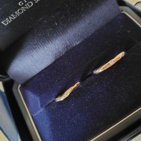 【銀座ダイヤモンドシライシの口コミ】 指輪のデザインはシンプルなタイプがよかったので、何個か見て気に入った…
