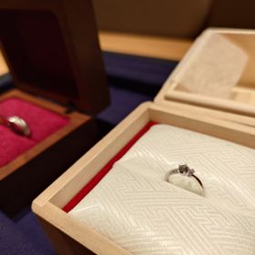 【MIORING(ミオリング)の口コミ】 和風デザインが決め手になりました。
どうしても女性メインで男性の指輪は…