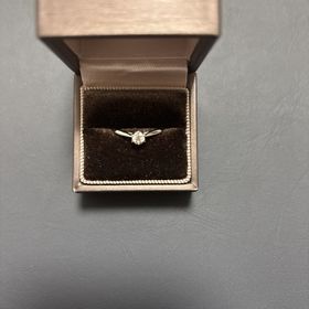 【アイプリモ(I-PRIMO)の口コミ】 入籍日にちなんだカラット数にしています。
品質のいいダイヤモンドがよか…