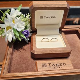 【TANZO.(鍛造指輪)の口コミ】 鍛造製法ならではの高い強度が魅力で、普段使いする結婚指輪に安心感があ…