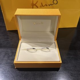 【ケイウノ ブライダル(K.UNO BRIDAL)の口コミ】 指が綺麗に見えるデザインにしたく、V字のもの中心で見ていました。お互い…