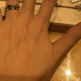 【ブルガリ(BVLGARI)の口コミ】 指輪のデザインはシンプルで個性的なものが多いと思いました。いろいろ比…