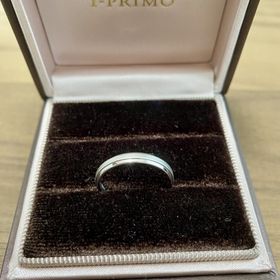 【アイプリモ(I-PRIMO)の口コミ】 シンプルだけどいい意味で目立つ指輪。付け心地はまるで付けていないのか…