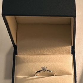 【GALA JEWELRY(ガラジュエリー)の口コミ】 指輪はシンプルながら上品さがあり、長く愛用できるデザインだと感じまし…