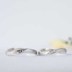 【CRAFY(クラフィ)】の口コミ 手に馴染みやすいウェーブの形に、グリッターの切り替えを組み合わせてデザ...