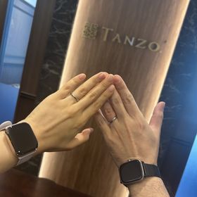 【TANZO.(鍛造指輪)の口コミ】 プラチナの輝きが際立つように石や彫刻をあえて入れず、シンプルなデザイ…