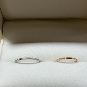 【RosettE Days(ロゼット・デイズ)】の口コミ 細いデザインですが、とても軽く、ゴールド感がとても素敵な指輪です。着け...