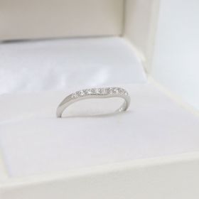 【LEGAN(レガン)の口コミ】 試着した時に指が綺麗に見える！という第一印象でした。
ダイヤの数や素材…