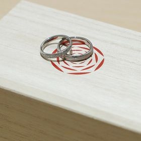 【出雲結(いずもゆい)の口コミ】 ダイヤモンドのラインが繊細に入っていて上品に輝き、シンプルすぎず派手…