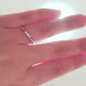 【エクセルコダイヤモンド(EXELCO DIAMOND)の口コミ】 小柄なため華奢なデザインを探していましたが、華奢過ぎると年齢を重ねた…