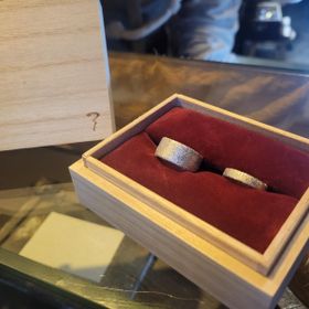 【ichi(イチ)の口コミ】 それぞれ号数が違うサイズにしたので、ペアですがお互いの好みに合ったも…