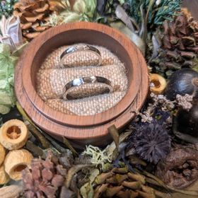 【鎌倉彫金工房の口コミ】 プラチナ素材
つちめデザイン
クリア仕上げです
つちめ模様は自分たちで叩…