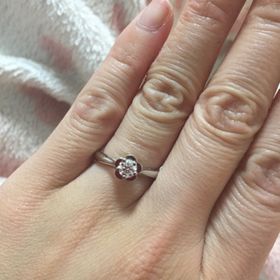 【シャネル(CHANEL)の口コミ】 CHANELのカメリアに憧れて試着にいきました。カメリアにもいろんな種類が…