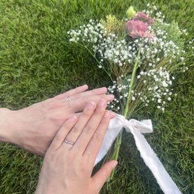 【カルティエ(Cartier)の口コミ】 滑らかなカーブがあり、反対側にはCartierと記されていて2タイプのデザイ…