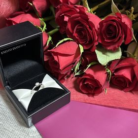 【エクセルコダイヤモンド(EXELCO DIAMOND)の口コミ】 エタニティのリングなので、ダイヤ部分だけでなく全体が輝いて見えます。…