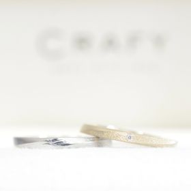 【CRAFY(クラフィ)の口コミ】 指輪のデザインは緩やかにひねりを入れました。新婦側のシャンパンゴール…