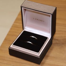 【アイプリモ(I-PRIMO)の口コミ】 ウェーブラインでカジュアルなデザインであり、
ダイヤモンドサテン加工が…