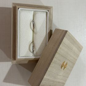 【AMATSU(アマツ)の口コミ】 左右で色や作りが違い、一見個性的かと感じるデザインですが、着けてみる…