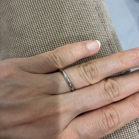 【ケイウノ ブライダル(K.UNO BRIDAL)の口コミ】 指輪の裏側にわたしたちの思い出やデザインを入れられるので、納得いくま…