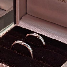 【アイプリモ(I-PRIMO)の口コミ】 指輪のデザインはとても満足しています。シンプルながらも洗練されたVカッ…