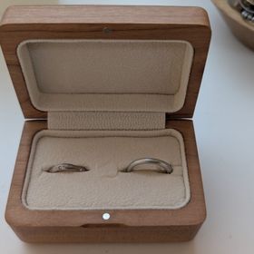 【atelier ST, CAT(アトリエ エスティーキャット)の口コミ】 温かみが感じられる、ナチュラルで歪みのあるフォルムが魅力です。肌にす…