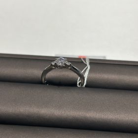 【アイプリモ(I-PRIMO)の口コミ】 シンプルながら可愛らしいデザインで、日常的に付けていても全く違和感が…