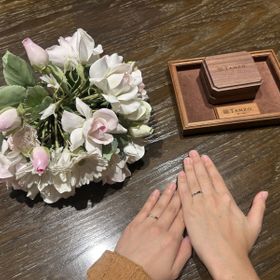 【TANZO.(鍛造指輪)の口コミ】 指輪選びの中で、デザインは勿論ですが色選びにもかなり悩みました。こち…