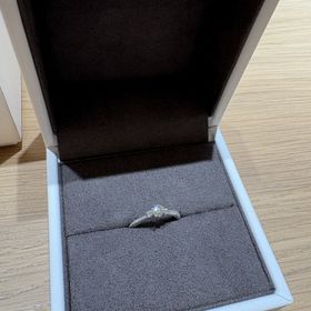 【EITO(エイト)の口コミ】 デザインはゴージャスで細かいダイヤが散りばめられてるのが良いなと思っ…