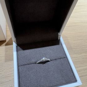 【EITO(エイト)】の口コミ デザインはゴージャスで細かいダイヤが散りばめられてるのが良いなと思った...