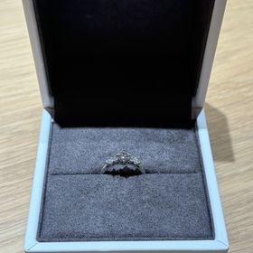 【EITO(エイト)の口コミ】 デザインはシンプルすぎず、かつ上品なものがいいと意識して選びました。
…