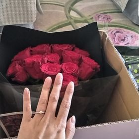 【銀座ダイヤモンドシライシの口コミ】 指輪のデザインがまず可愛くて
何度見ても見とれちゃいます。
ブライトボ…