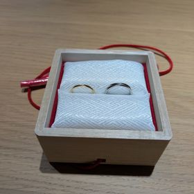 【TOMOE(トモエ)の口コミ】 【指輪のデザインについて】
シンプルなデザインですが、とても細かい加工…