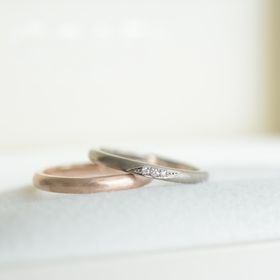 【CRAFY(クラフィ)の口コミ】 素材や指輪の形、表面の加工、ダイヤの入れ方など自分で選べるので、選ぶ…