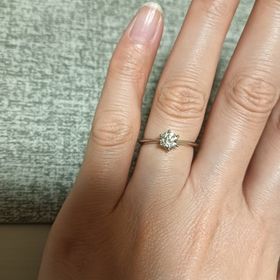 【Foulason(フレゾン)の口コミ】 カラット、カラーなどお店の方と相談して決めました。購入し、着けてみる…