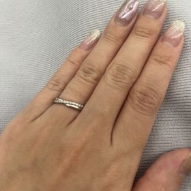 【ヴァンドーム青山(VENDOME AOYAMA)の口コミ】 2本の線が重なったようなデザインで気に入っています。婚約指輪がくびれた…