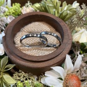 【鎌倉彫金工房の口コミ】 ツルピカになるまで綺麗に磨いたところです。
プラチナを曲げて円にし、溶…