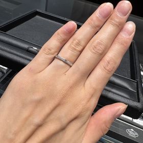 【エクセルコダイヤモンド(EXELCO DIAMOND)の口コミ】 横から見るとシンデレラのガラスの方が描かれている。また、一粒だけ少し…