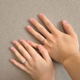 【銀座ダイヤモンドシライシの口コミ】 自分の手の形に合った形になっです。ウェーブが少しかかっており、ウェッ…