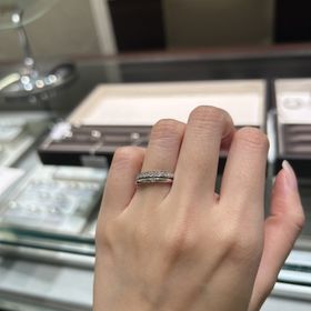 【アイプリモ(I-PRIMO)の口コミ】 シンプルなストレートデザインのハーフエタニティで、どんなデザインの指…